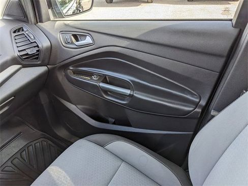 Used 2019 Ford Escape SE image 18