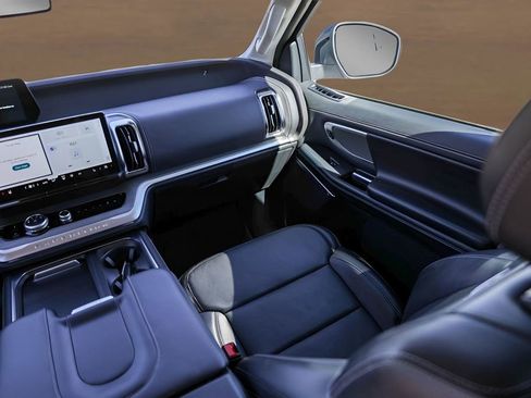 Used 2025 Ford Expedition Platinum image 30