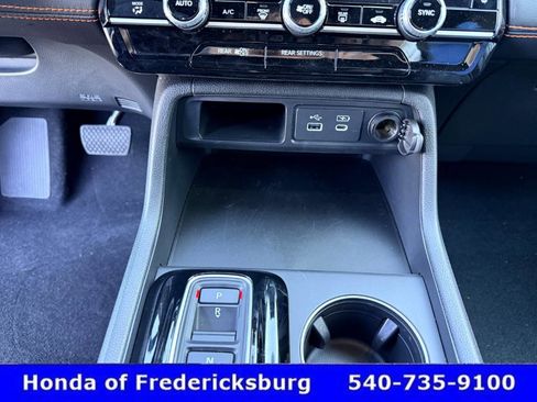 Certified 2025 Honda Pilot Sport image 38