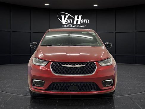 New 2026 Chrysler Pacifica Limited w/ Trailer Tow Group image 12