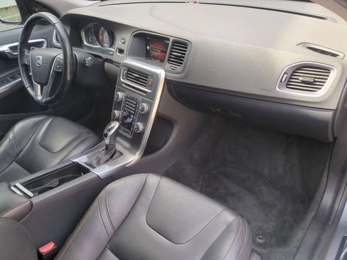 Used 2016 Volvo V60 T5 Cross Country w/ Convenience Package AWD/4WD image 28
