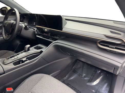 Used 2023 Toyota Crown XLE image 52