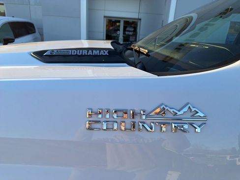 Used 2022 Chevrolet Silverado 2500 High Country w/ LPO, Hitch Package image 10