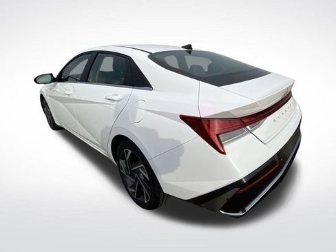 Used 2024 Hyundai Elantra Limited image 7