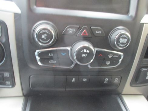 Used 2015 RAM 1500 Lone Star AWD/4WD image 18