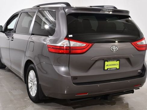 Used 2017 Toyota Sienna XLE Premium image 14