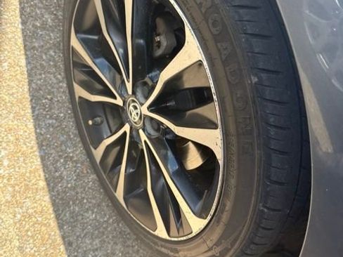 Used 2018 Toyota Corolla XSE FWD image 12