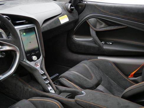 Used 2024 McLaren 750S RWD image 12