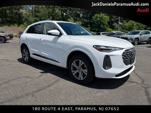 Used 2025 Audi Q5 Premium w/ Convenience Package AWD/4WD image 2
