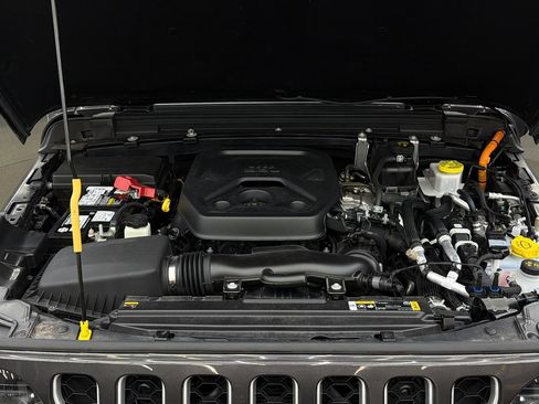 Used 2023 Jeep Wrangler Unlimited Sahara w/ Cold Weather Group AWD/4WD image 19