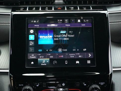 Used 2025 Jeep Grand Cherokee L Altitude AWD/4WD image 13