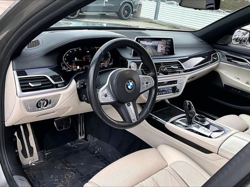 Used 2022 BMW 740i w/ M Sport Package image 16