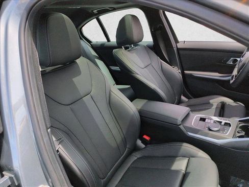 Used 2025 BMW 330i xDrive Sedan w/ M Sport Package AWD/4WD image 22