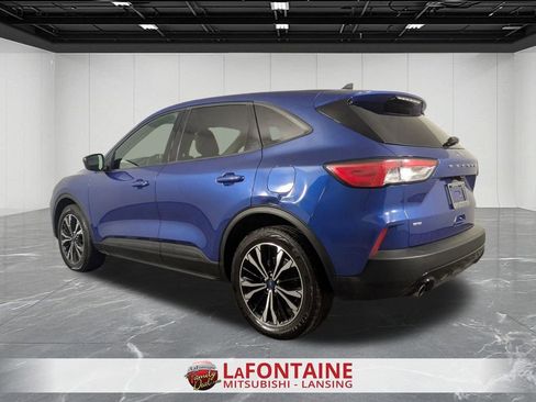 Used 2022 Ford Escape SE w/ SE Sport Appearance Package image 6