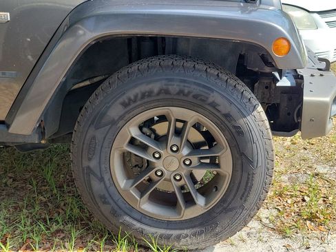 Used 2016 Jeep Wrangler Unlimited Sahara AWD/4WD image 11