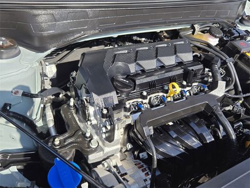 Certified 2025 Hyundai Venue SEL image 18