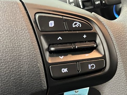 Used 2025 Hyundai Venue SE FWD image 39