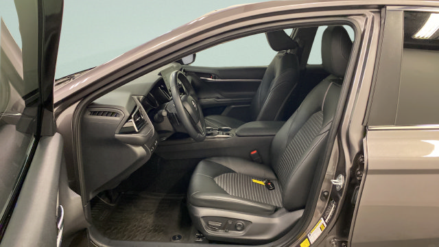 Used 2022 Toyota Camry SE FWD image 16