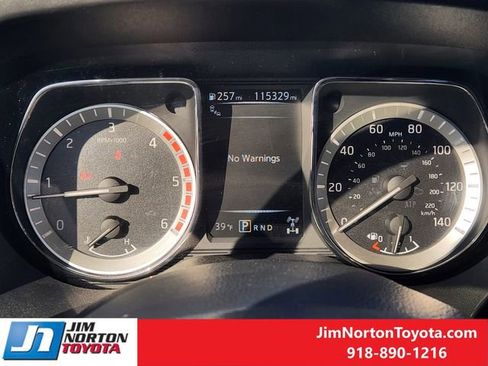 Used 2017 Nissan Titan PRO-4X w/ Pro-4x Convenience Package AWD/4WD image 18