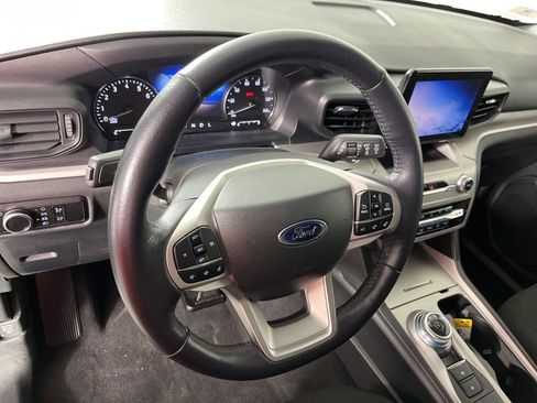 Used 2023 Ford Explorer XLT image 29