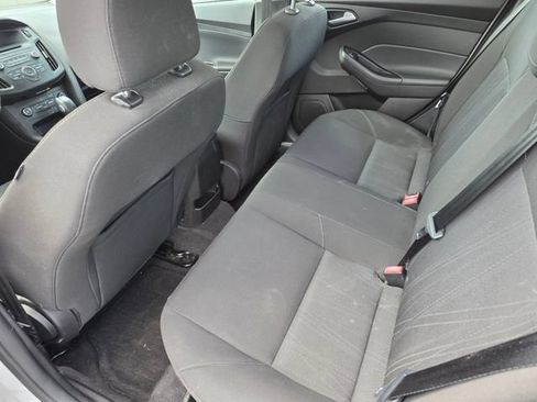 Used 2015 Ford Focus SE FWD image 34