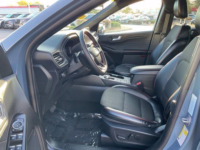 Used 2025 Ford Escape ST-Line Select AWD/4WD image 13