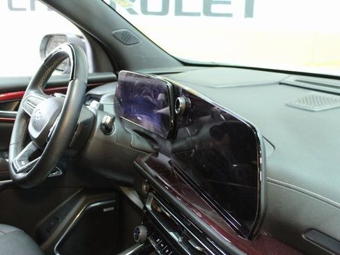 Used 2024 Chevrolet Traverse Z71 w/ Enhanced Driving Package image 10