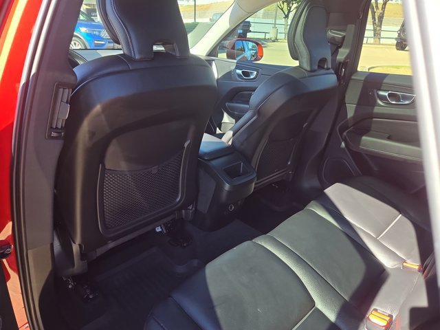 Used 2020 Volvo XC60 T5 Momentum w/ Premium Package AWD/4WD image 11