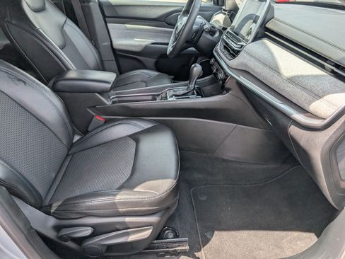 Used 2025 Jeep Compass Latitude AWD/4WD image 24