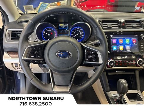 Used 2018 Subaru Outback 2.5i Limited image 2