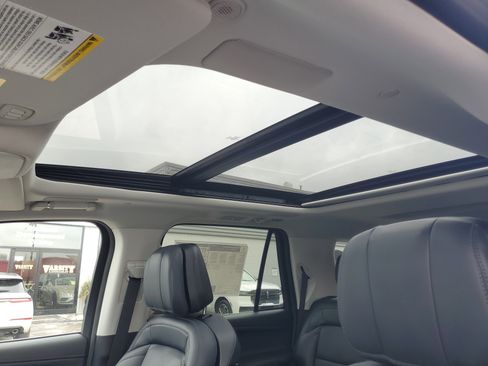 New 2026 Lincoln Navigator Reserve image 11