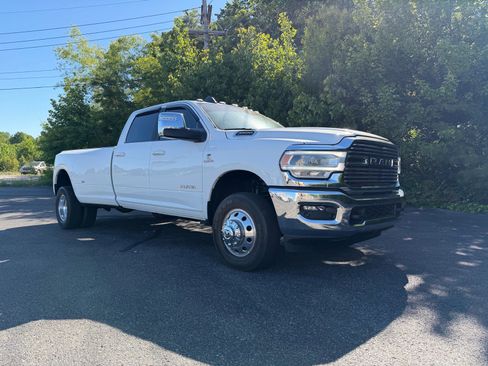 Used 2024 RAM 3500 Laramie AWD/4WD image 2