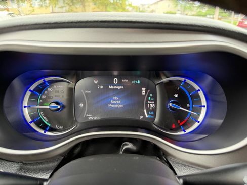 Used 2022 Chrysler Pacifica Touring-L FWD image 77