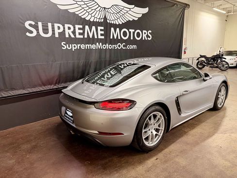 Used 2022 Porsche 718 Cayman image 2