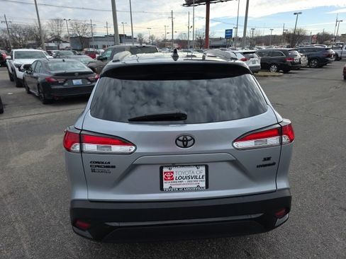 Certified 2024 Toyota Corolla Cross SE image 6