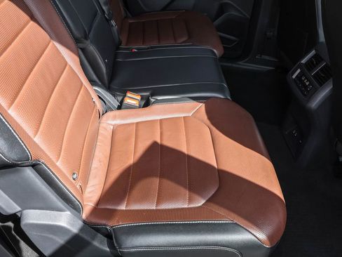 Used 2022 Volkswagen Atlas SEL Premium image 38