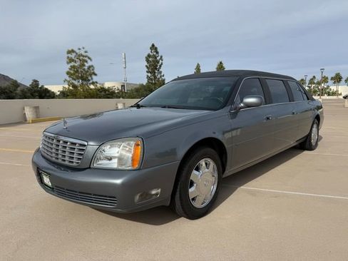 Used 2004 Cadillac De Ville Limousine image 3