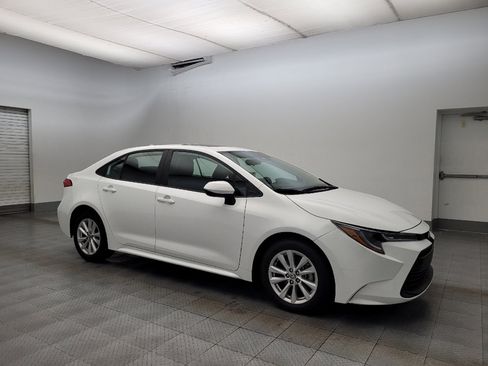 Used 2024 Toyota Corolla LE w/ LE Premium Package image 11