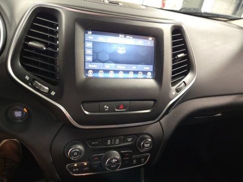 Used 2020 Jeep Cherokee Latitude Plus FWD image 15
