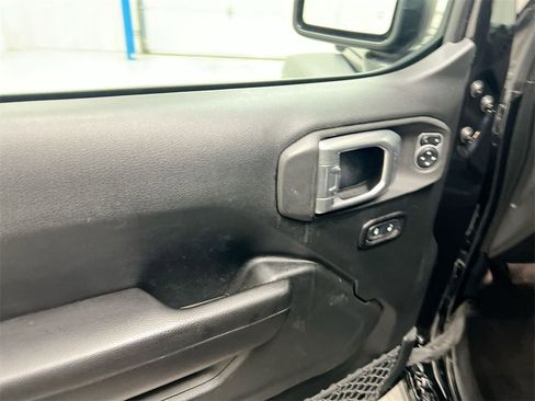 Used 2018 Jeep Wrangler Unlimited Sport S image 20