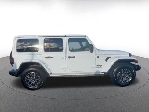 Used 2025 Jeep Wrangler Sahara image 16