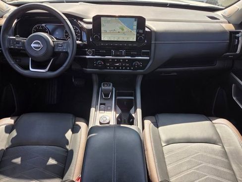 Used 2023 Nissan Pathfinder Platinum w/ Black Appearance Package AWD/4WD image 8