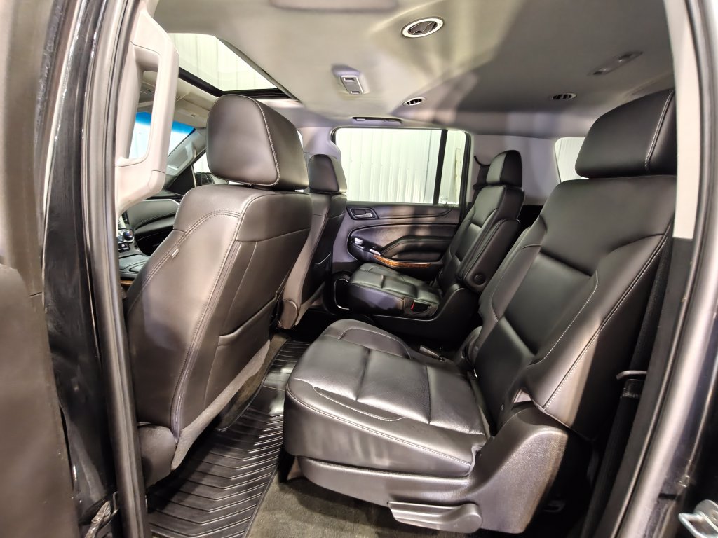 Used 2018 Chevrolet Suburban Premier w/ RST Edition AWD/4WD image 31