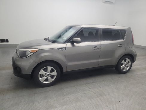 Used 2017 Kia Soul FWD image 2