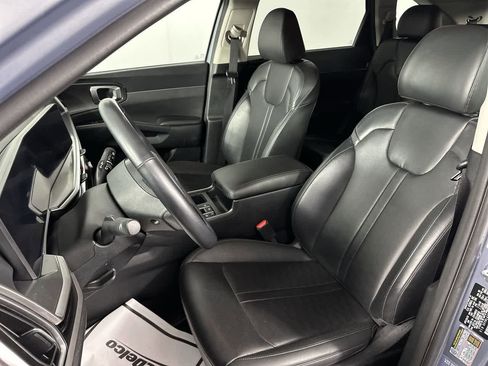 Used 2024 Kia Sorento S image 5