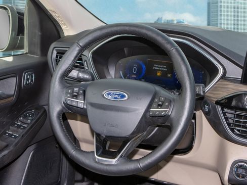 Used 2020 Ford Escape Titanium w/ Titanium Premium Package 2.0 image 17