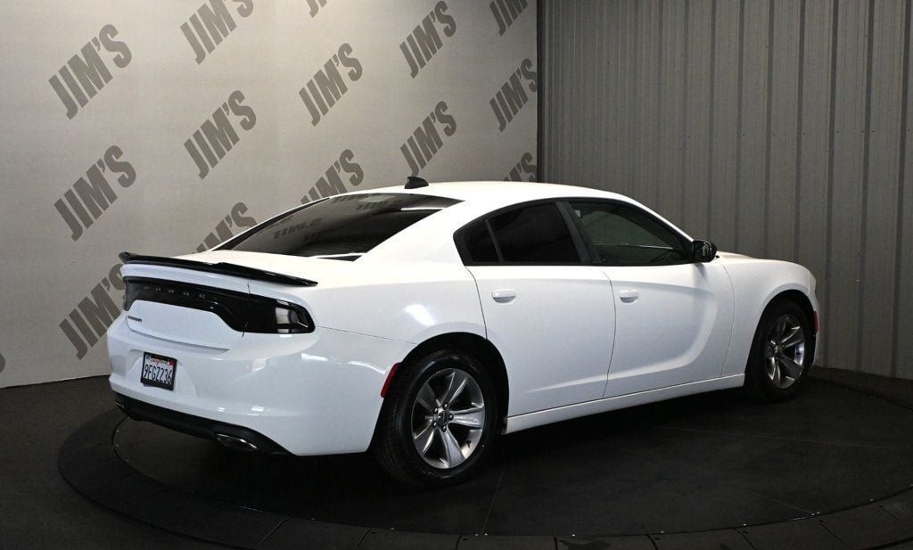 Used 2017 Dodge Charger SXT RWD image 5