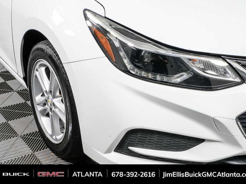 Used 2017 Chevrolet Cruze LT image 33