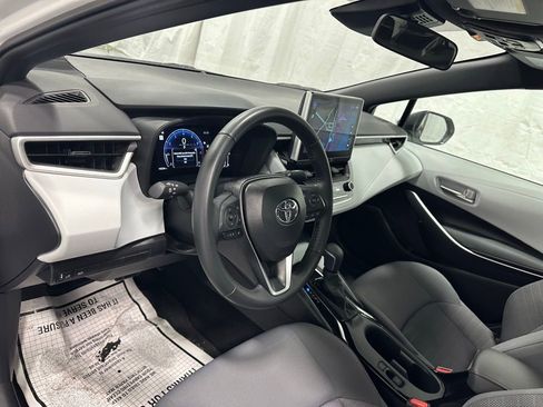 Used 2025 Toyota Corolla SE w/ SE Premium Package image 14