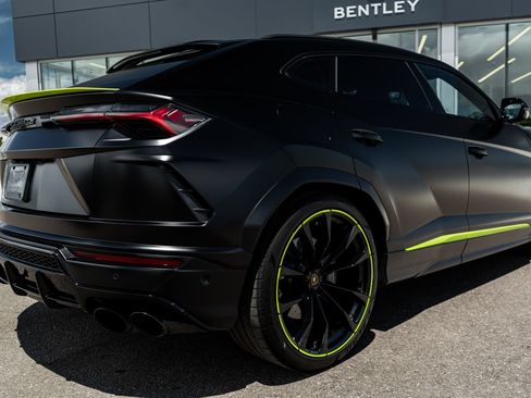 Used 2022 Lamborghini Urus AWD/4WD image 13
